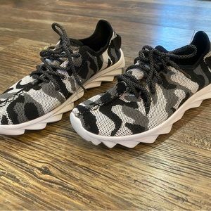 Dirty Laundry gray camo print sneakers